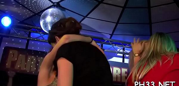 Gals wishes to fuck the army dancer